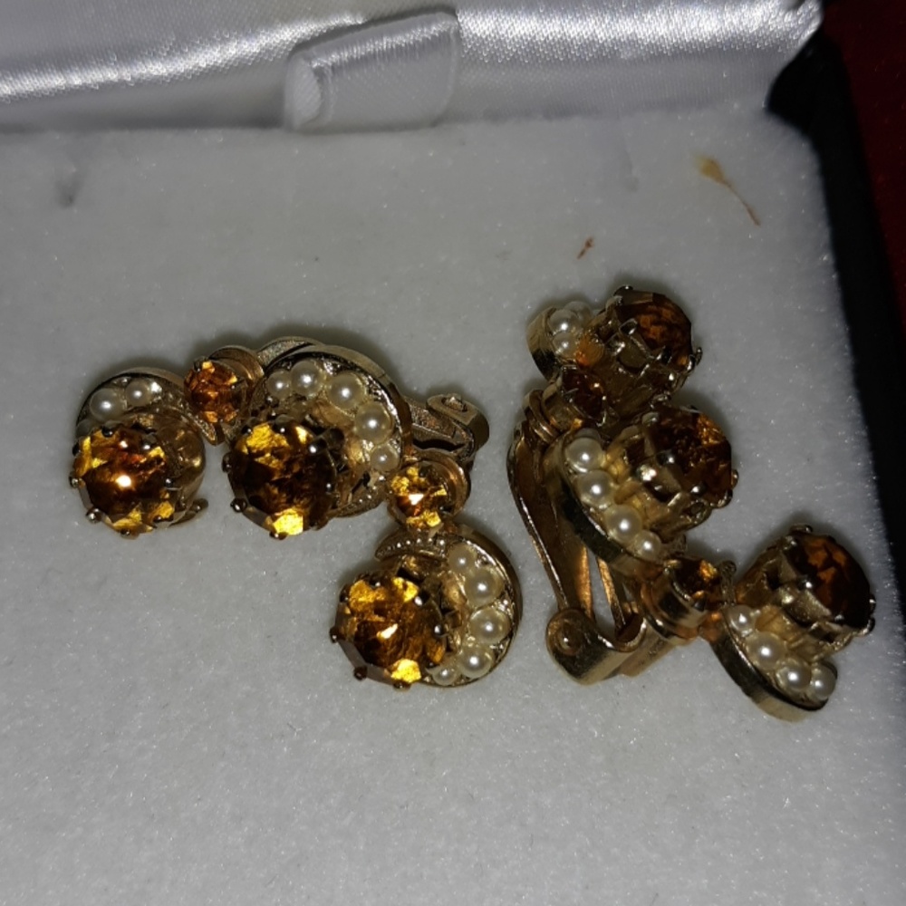 Nov stoned gold plated clamp earrings